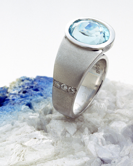 コマーシャル写真・アーカイブ事業